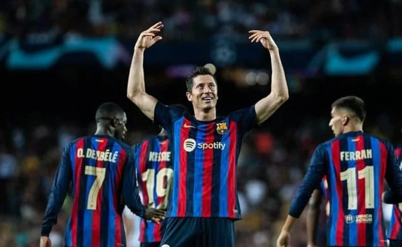 华体会登录-包含曼联力克切尔西，莱万补时绝平西甲的词条  第1张